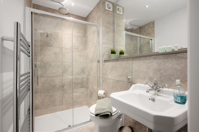 Bathroom 3, 316 Reid's Corner - By Stay Dunfermline, Fife