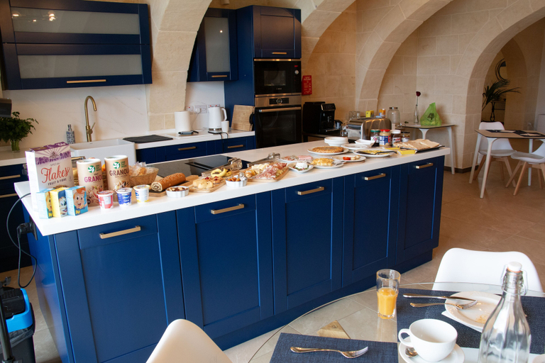 Food & Drinks 4, Sea Holly Gozo