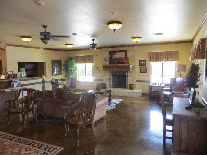 Food & Drinks, Hotel Texas Hallettsville, Lavaca
