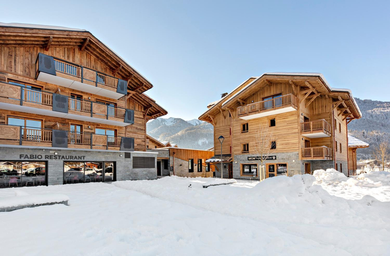 Exterior & Views
