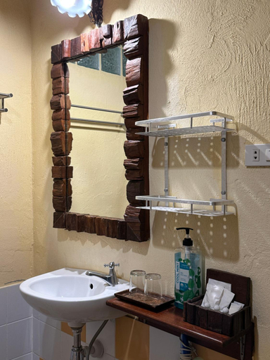 Bathroom 4, Pura Vida Pai Resort, Pai