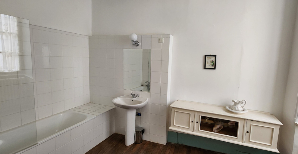 Bathroom 3, La Pelisserie, Tarn-et-Garonne