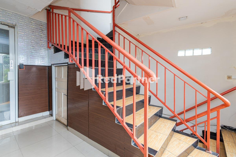 Public Area 2, Alfa Guesthouse Serpong Mitra RedDoorz, Tangerang Selatan