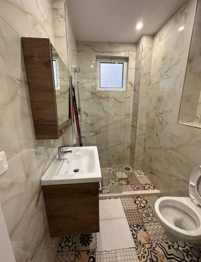 Bathroom 3, Arkadia Saranda, Sarandës