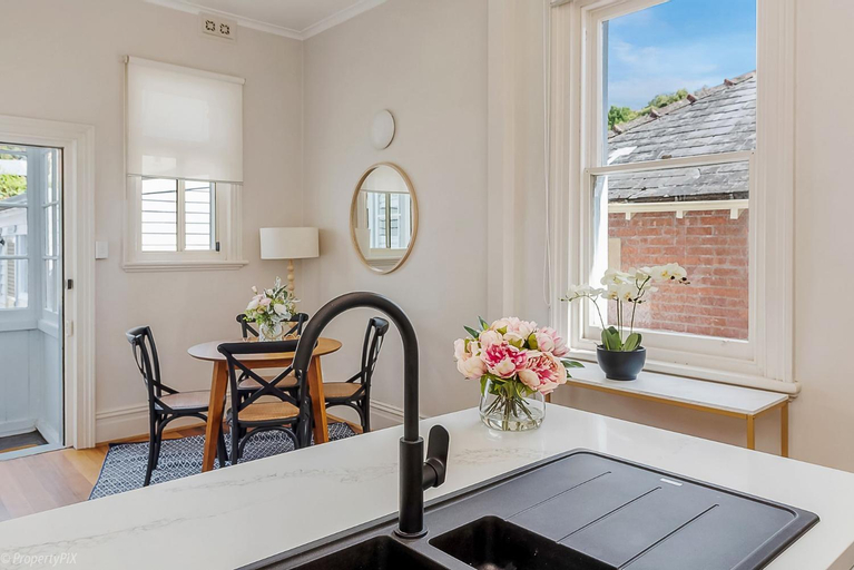 5, Warneford House stylish inner city living, Hobart