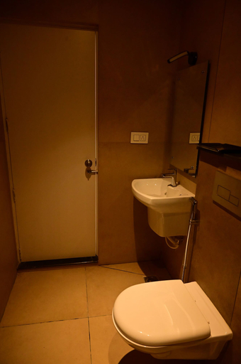 Bathroom 4, Grand One Tower, Chennai