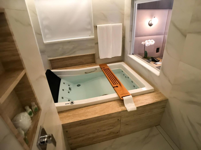 Bathroom 17