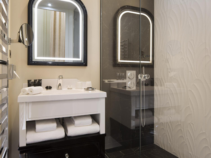 Bathroom 4, Le Narcisse Blanc, Paris