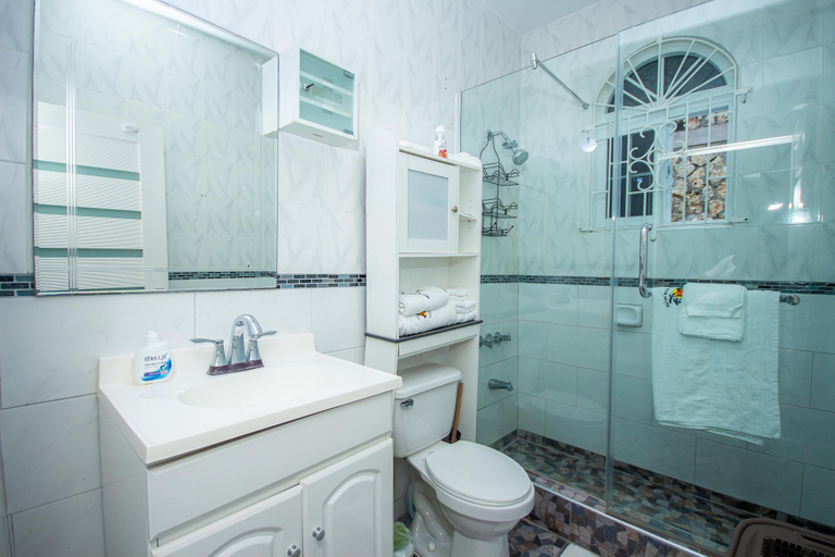 Bathroom 3, Columbus Heights Ocean View Large Studio