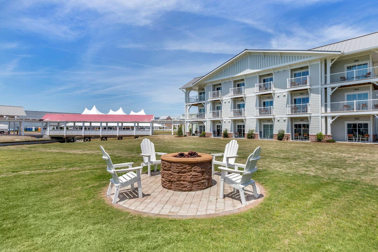 Exterior & Views 1, The Beaufort Hotel, Carteret