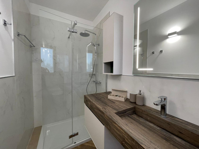 Bathroom 3, Bardolino Luxury, Verona