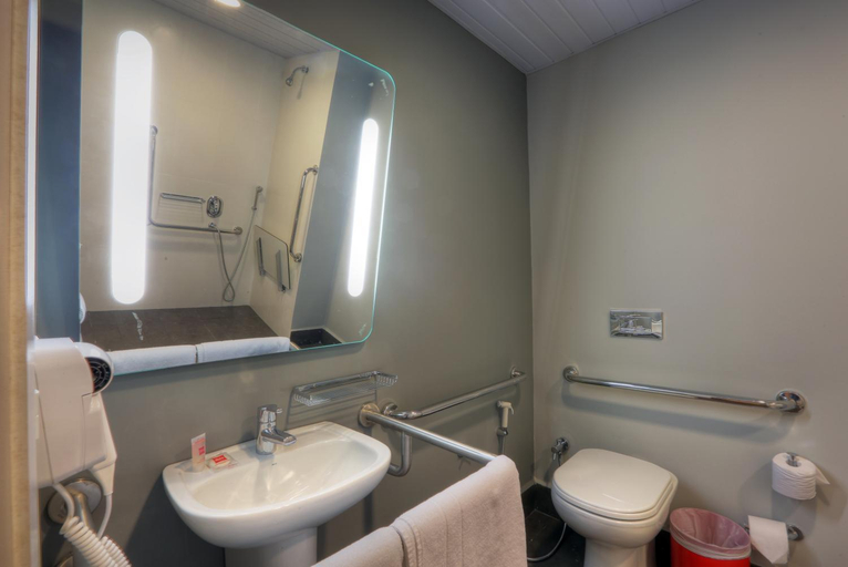 Bathroom 5, ibis Sinop, Sinop
