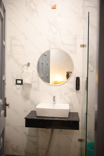 Bathroom 4, Gallivanto inn - Rohini, Delhi