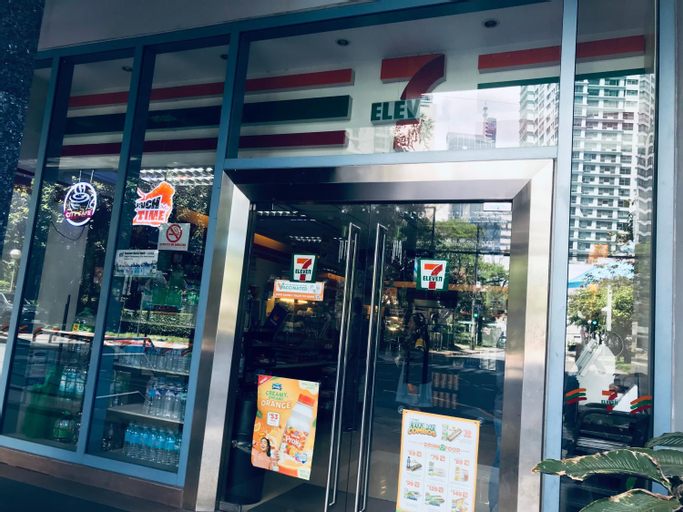 Food & Drinks, Studio Unit with Balcony at Legaspi Village KL Tower Residence - Along Greenbelt Mall Area, Makati City