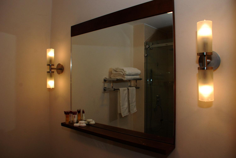 Bathroom 3, Herdmanston Lodge Hotel, City of Georgetown