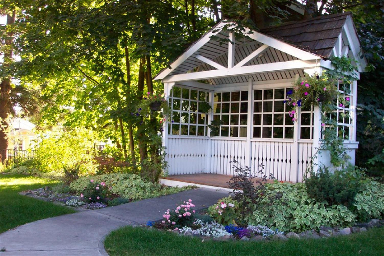 Others 4, Greenbriar Inn, Kootenai