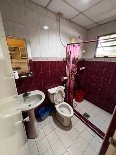 Bathroom 2, Golden Belle Apartelle & Suites, Davao City
