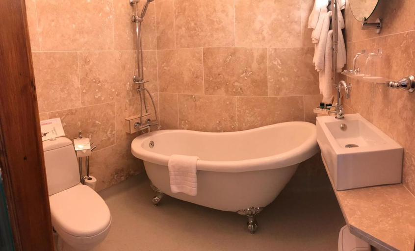 Bathroom 2, The Firs Guesthouse, North Yorkshire