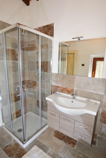 Bathroom 5, La Valle di Anna, Florence