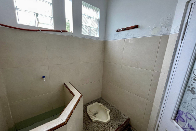 Bathroom 8