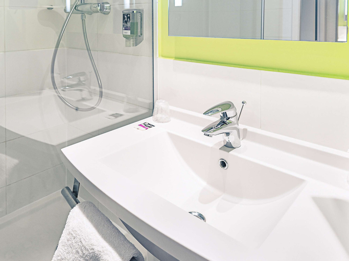 Bathroom 14