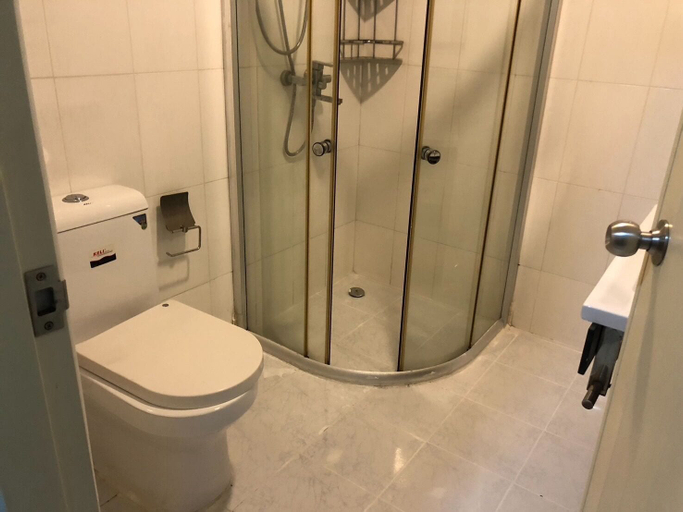 Bathroom 4, The Freelancer Hotel, Pattaya