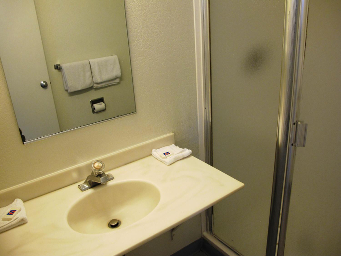 Bathroom 4, Motel 6 Ontario, Or, Malheur