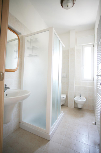 Bathroom 2, Residence Capinera, Venezia