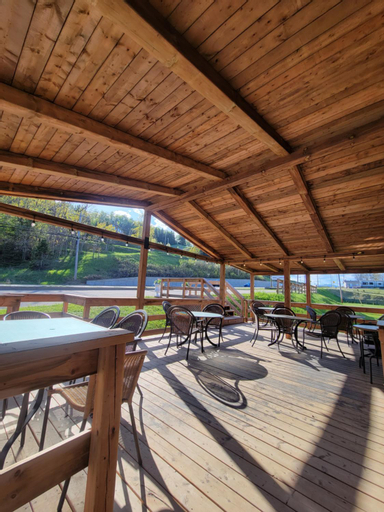 Food & Drinks 4, Motel Le Riviera, Charlevoix-Est