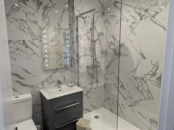 Bathroom 28