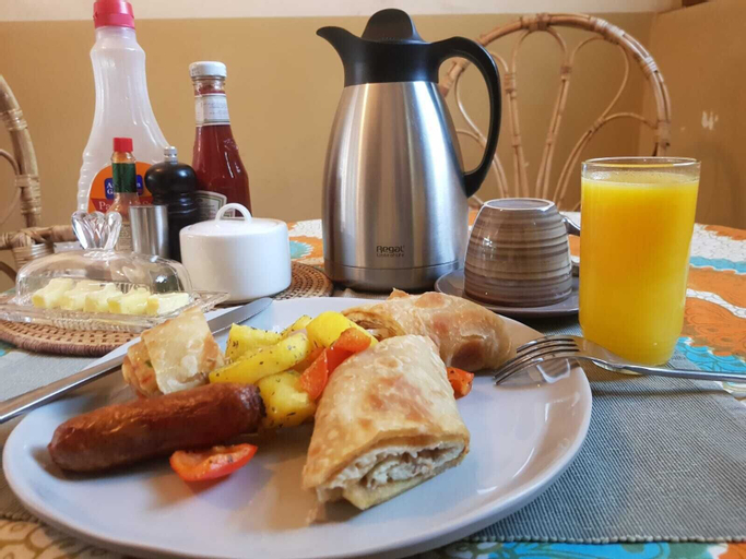 Food & Drinks 9