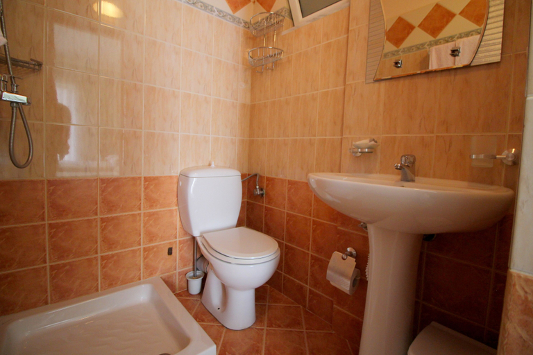 Bathroom 3, Elena Hotel, Sarandës