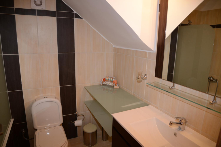 Bathroom 2, Dio Guesthouses, Peloponnese