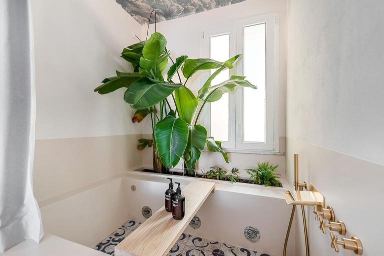 Bathroom 16