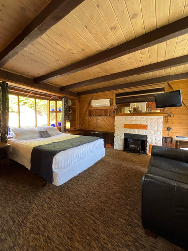 Bedroom 3, Robin Hood, Mason