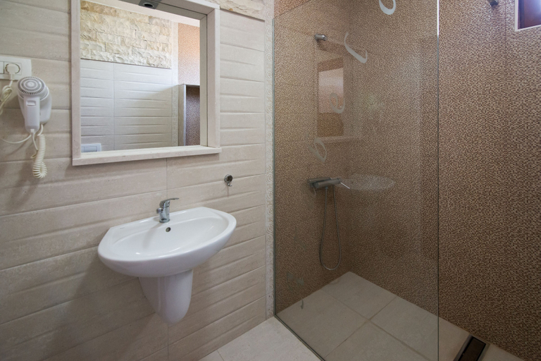 Bathroom 4, Arabela 2 Apartments