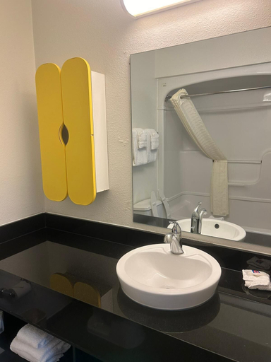 Bathroom 3, Sky Inn Hotel, Jefferson