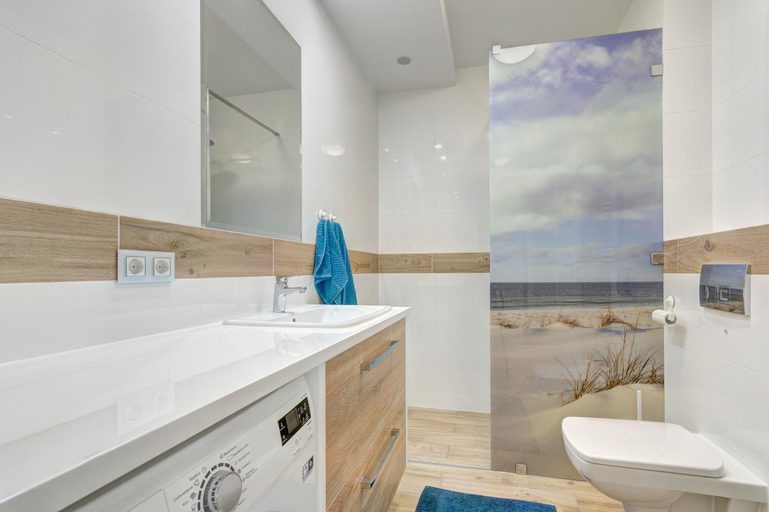 Bathroom 2, Apartments Chmielna Park by Noclegi Renters, Gdańsk City