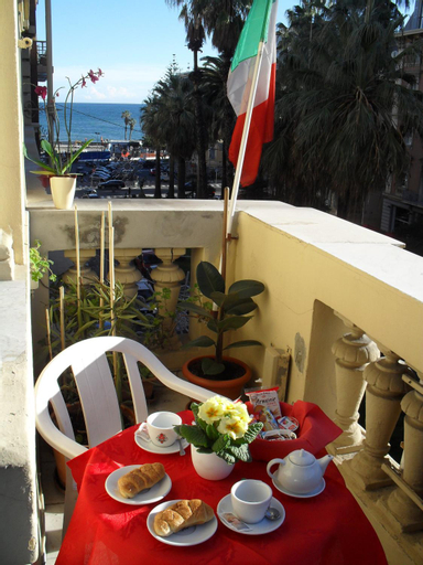 Others 2, Albergo Malibu, Imperia