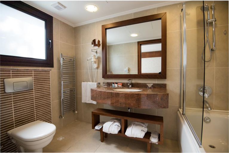 Bathroom 5, Korineum Golf & Beach Resort