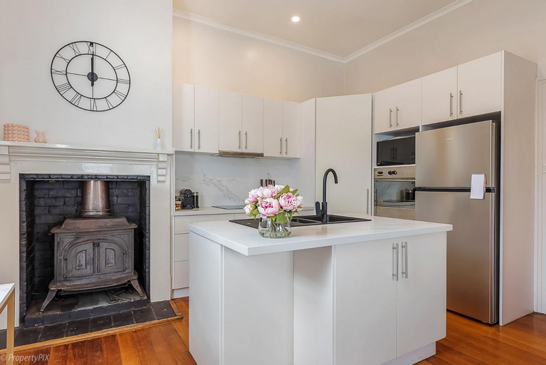 3, Warneford House stylish inner city living, Hobart
