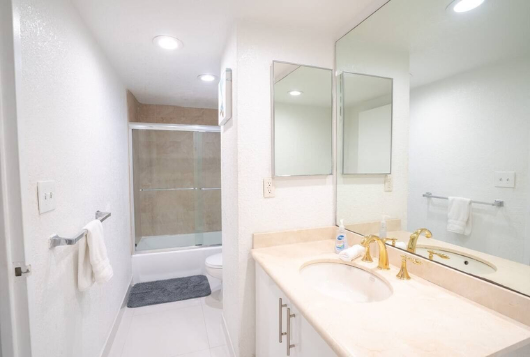 Bathroom 5, SIAN private apartment, Broward