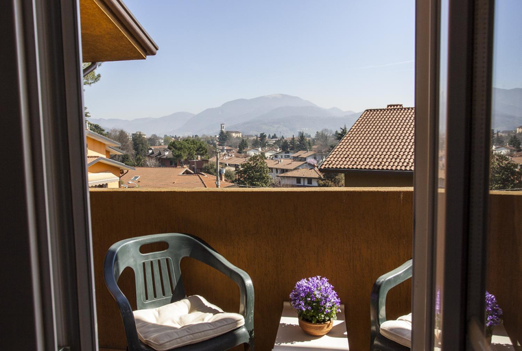 Others 4, B&B Armonie, Bergamo