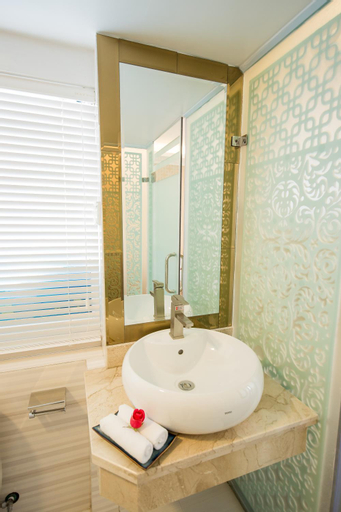Bathroom 10