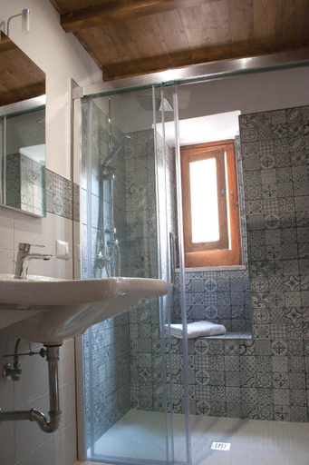 Bathroom 3, Il Covo dei Re, Messina