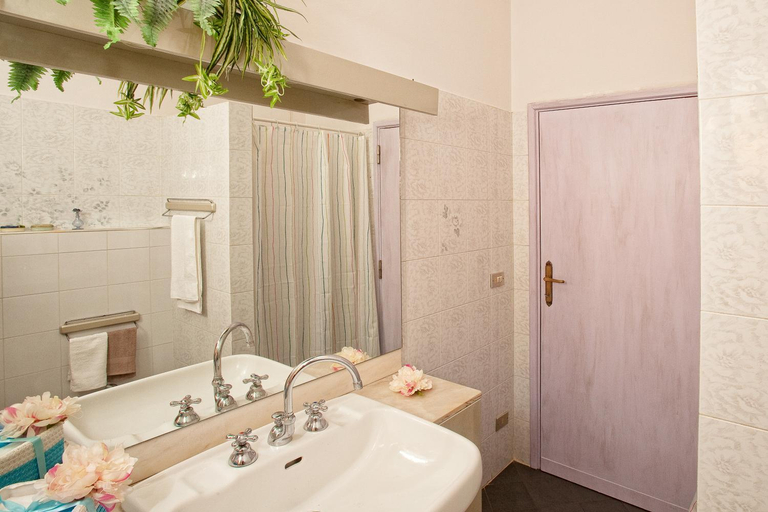 Bathroom 3, B&B Via della Grotta, Pistoia