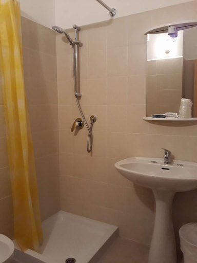 Bathroom 4, Hotel Geppi, Savona