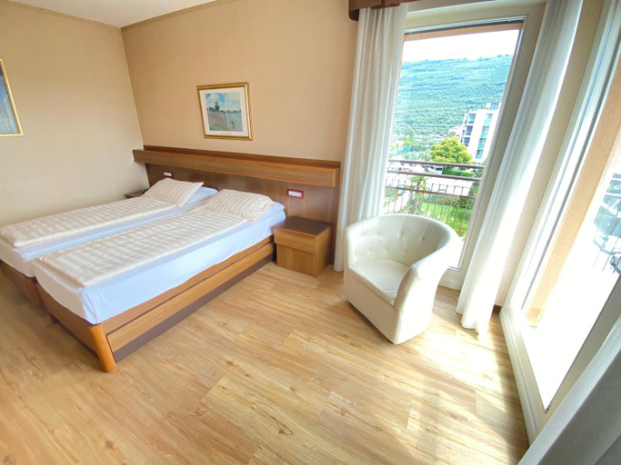 Bedroom 3, SunLake Hotel, Trento