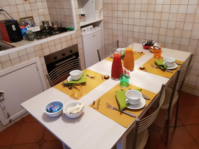 Food & Drinks 3, B&B Via della Grotta, Pistoia
