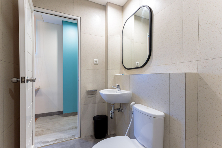 Bathroom 4, Sans Hotel Kelapa Gading Jakarta, North Jakarta